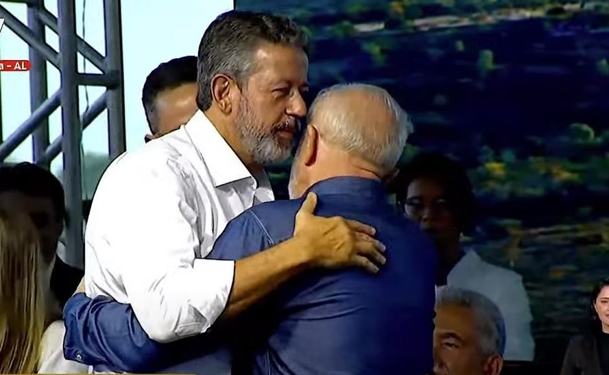 Lula e o presidente da Câmara, Arthur Lira, durante evento em Alagoas