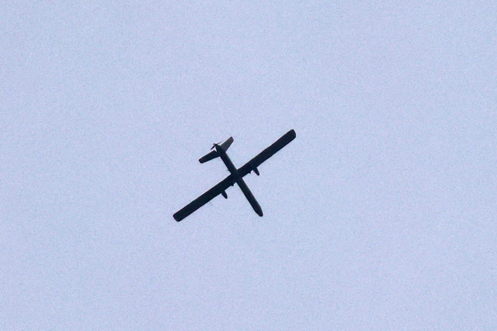 Drone israelense sobrevoa a Faixa de Gaza — Foto: Said Khatib/AFP