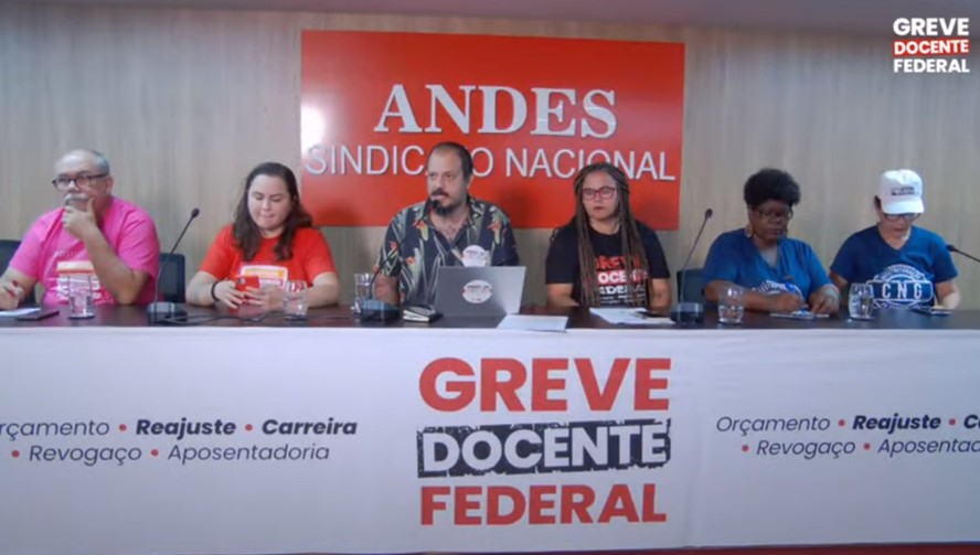 Movimento grevista fez uma coletiva de imprensa na manhã desta sexta-feira