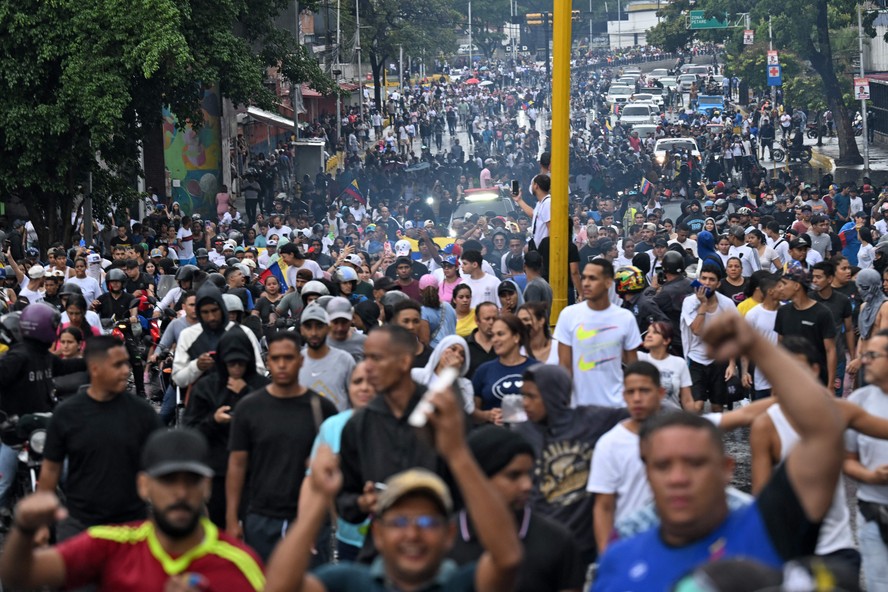 Opositores de Maduro fazem manifestação na Venezuela contra resultados da eleição