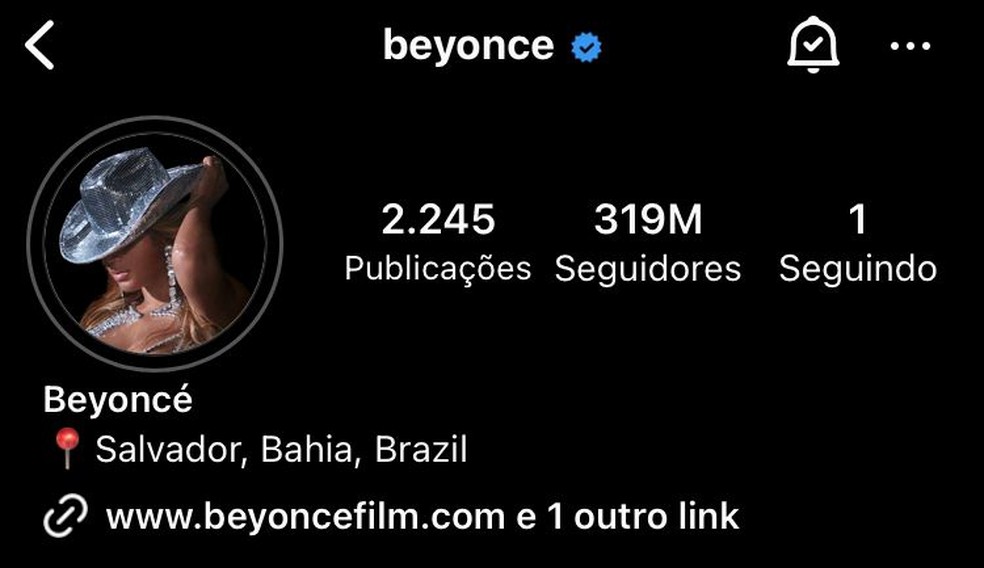 Perfil da cantora no Instagram informa que ela esteve (ou ainda está) no Brasil — Foto: Reprodução