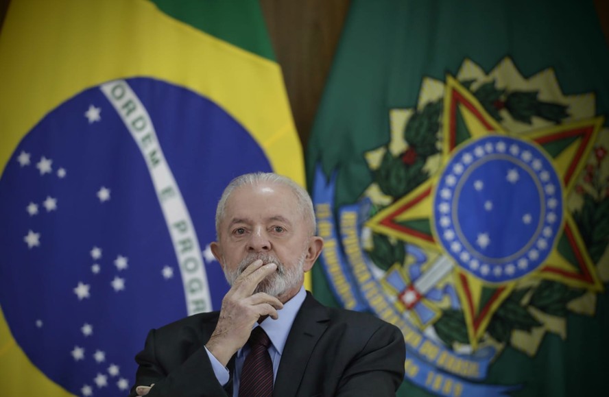 Lula em conversa com jornalistas no Palácio do Planalto