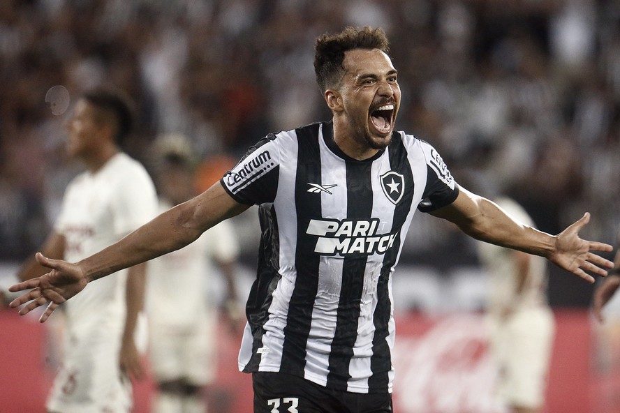 Botafogo venceu o Universitario, do Peru, e segue vivo na Libertadores