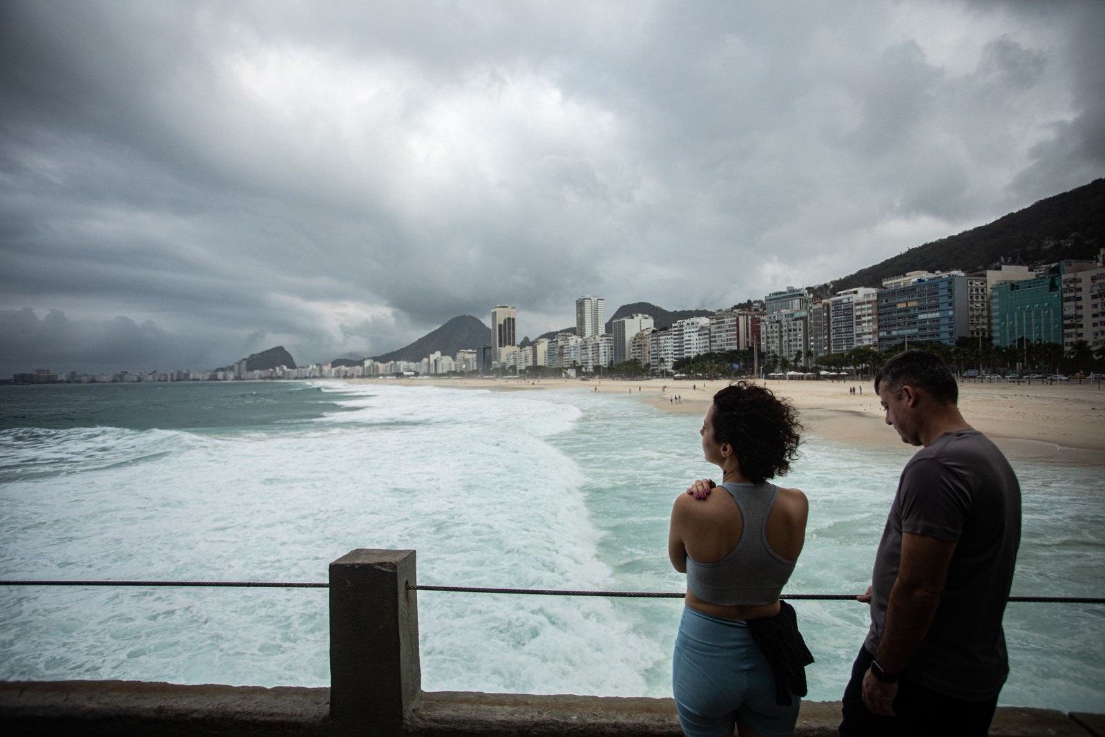 Tempo vira no Rio e previsão é de chuvas e ventos para os próximos dias — Foto: Hermes de Paula / Agência O Globo
