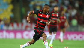 Flamengo viaja sem Cebolinha e De La Cruz, mas Tite terá titulares no banco contra o São Paulo