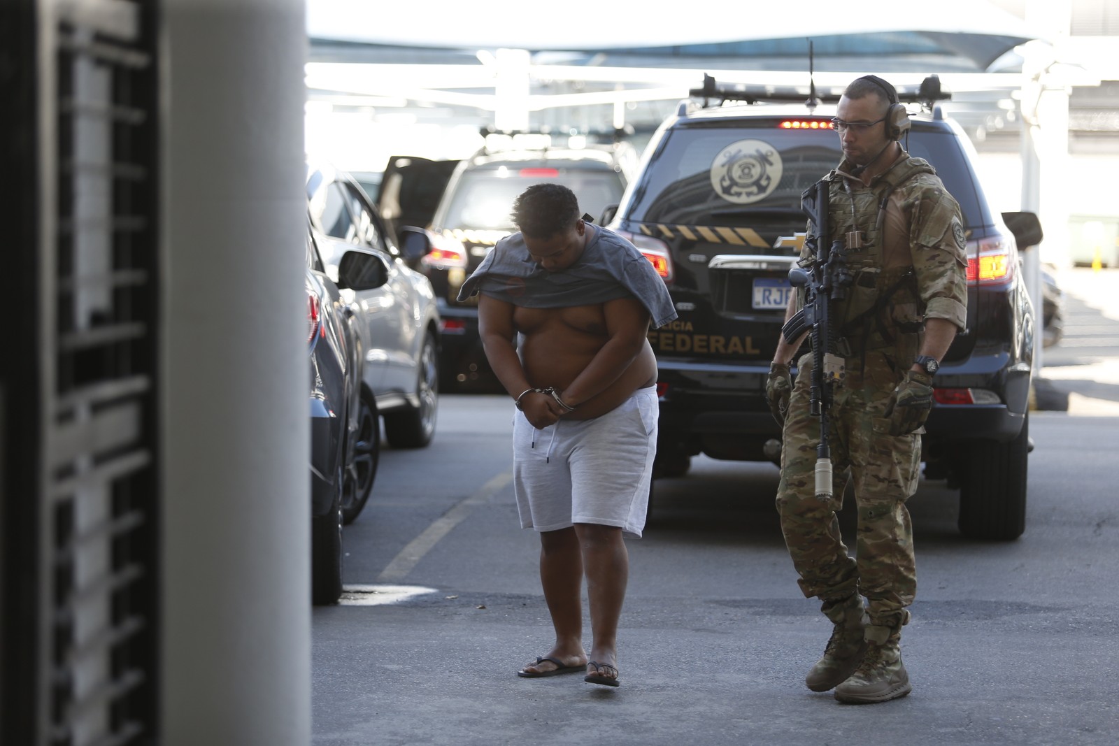 Operação da Polícia Federal busca miliciano Zinho e 22 comparsas — Foto: Fabiano Rocha/Agência O Globo