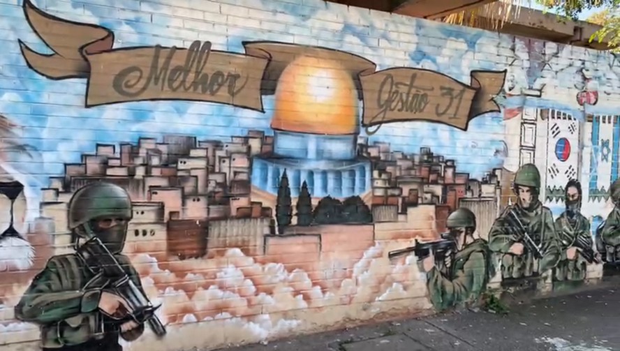 Painel pintado na comunidade do Rebu faz referência à cidade de Jerusalém