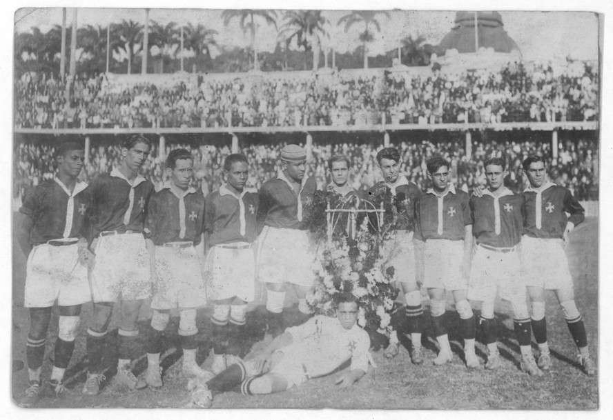 Vasco 3 x 2 Botafogo, um dos jogos do campeonato de 1923: time conhecido como Camisas Negras conquistou troféu e rompeu tabu