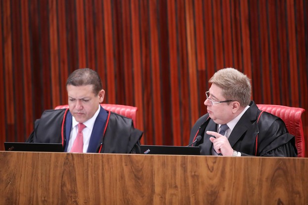 Os ministros Kassio Nunes Marques e Raul Araújo, do Tribunal Superior Eleitoral: esperança bolsonarista no julgamento do TSE