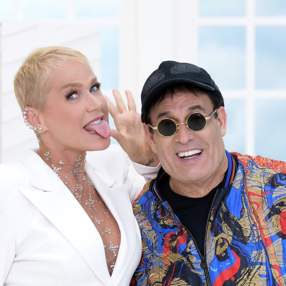 Xuxa e Sérgio Mallandro nos bastidores das filmagens de "Mallandro: o errado que deu certo" — Foto: Reprodução / Instagram