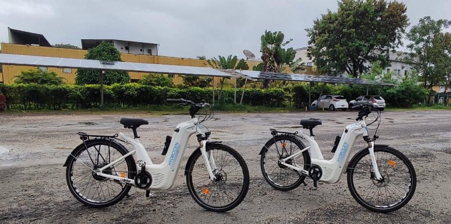 Placa de produção de hidrogênio verde abastece bicicletas elétricas na Cidade Universitária