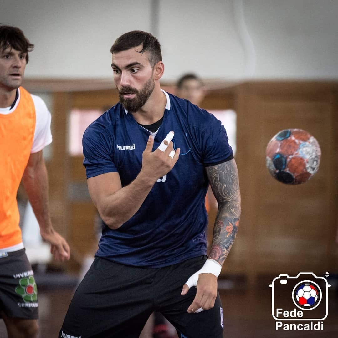 Lucas Moscariello, jogador de handebol argentino — Foto: Reprodução