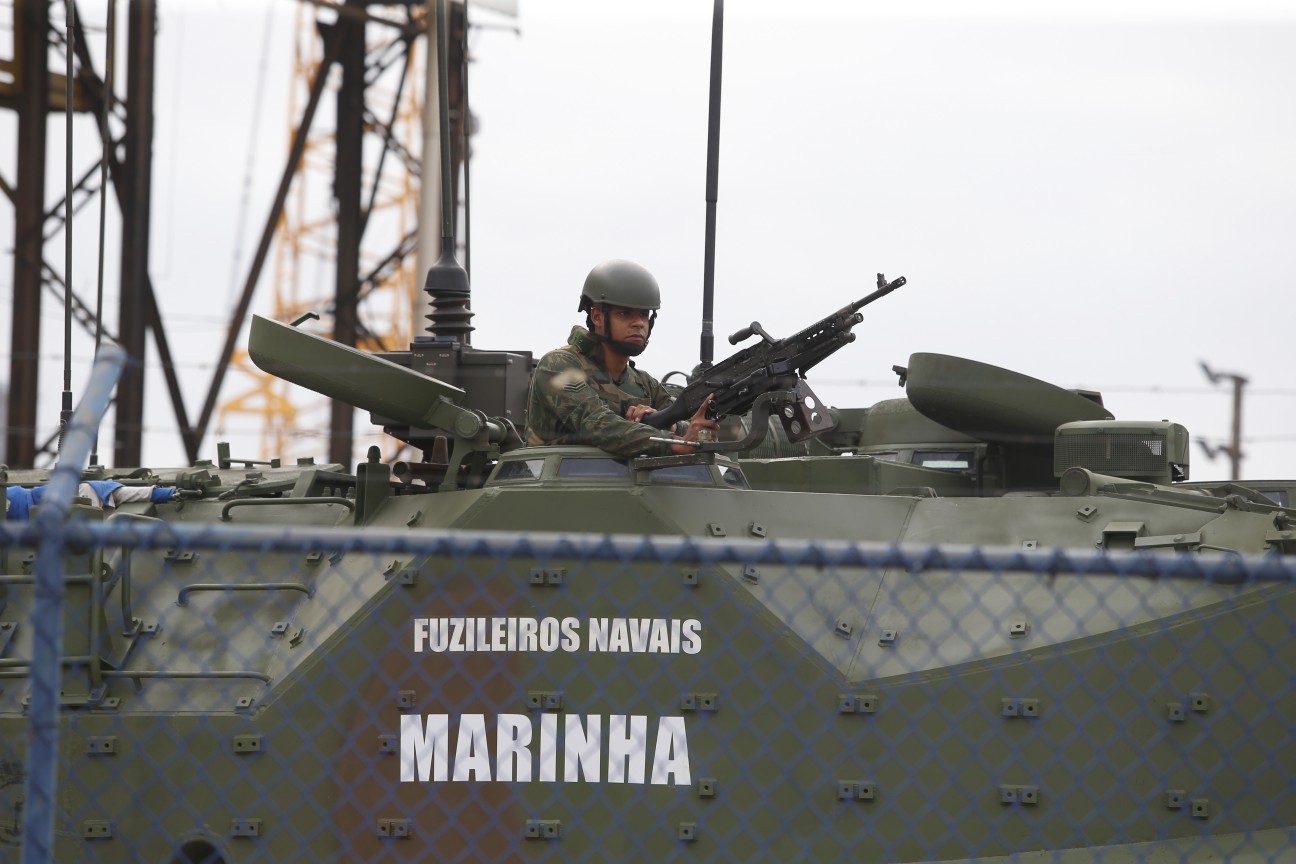 Além disso, 120 viaturas e embarcações blindadas serão usadas — Foto: Fabiano Rocha / Agência O Globo