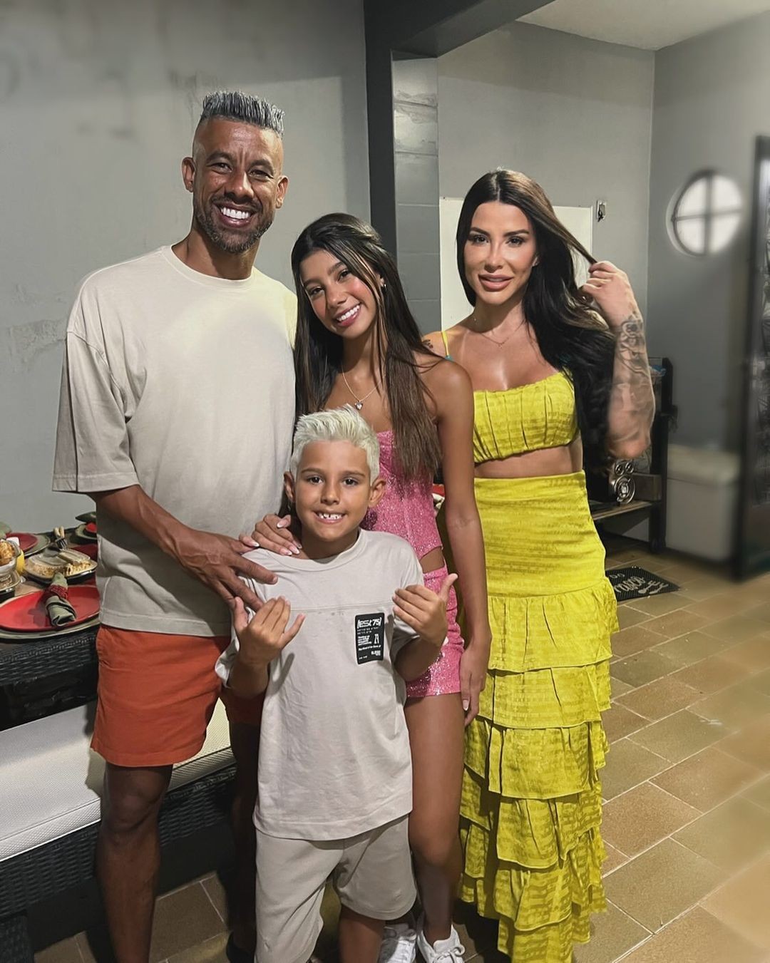 Ex-jogador Léo Moura é casado com Camila Moura, com quem tem dois filhos — Foto: Reprodução Instagram