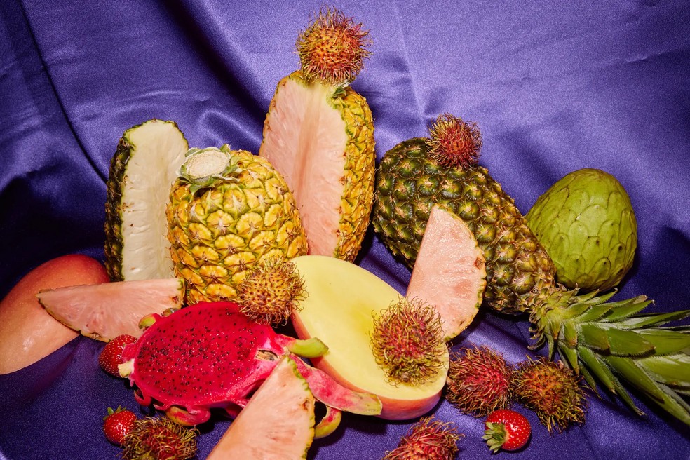 Empresas investem na produção de abacaxis, melões e morangos de luxo; entenda — Foto: Maggie Shannon/NYT