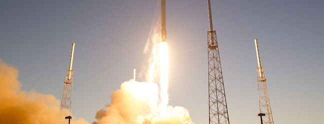 Lançamento de um foguete Falcon 9, da SpaceX em 2015Reuters