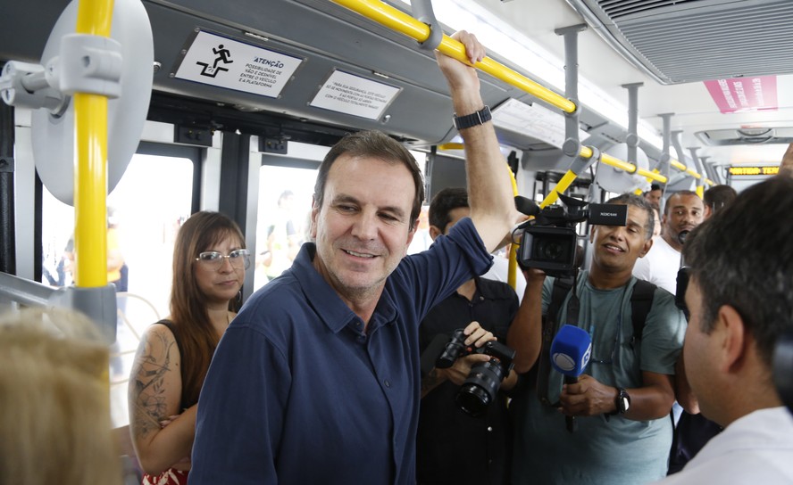 Eduardo Paes acompanhou a primeira viagem do recém inaugurado BRT TransBrasil, saindo de Deodoro e indo até o Terminal Gentileza