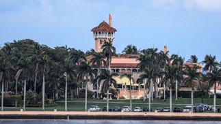 Mar-a-Lago tem 20 hectares de jardins e vista para o mar — Foto: Giorgio Viera / AFP