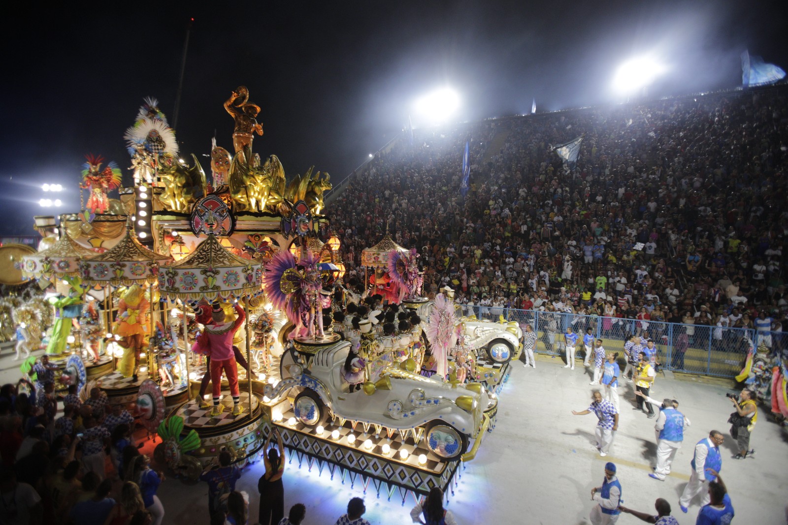 Beija-flor apresenta seu carnaval na Marquês de Sapucaí — Foto: Alexandre Cassiano