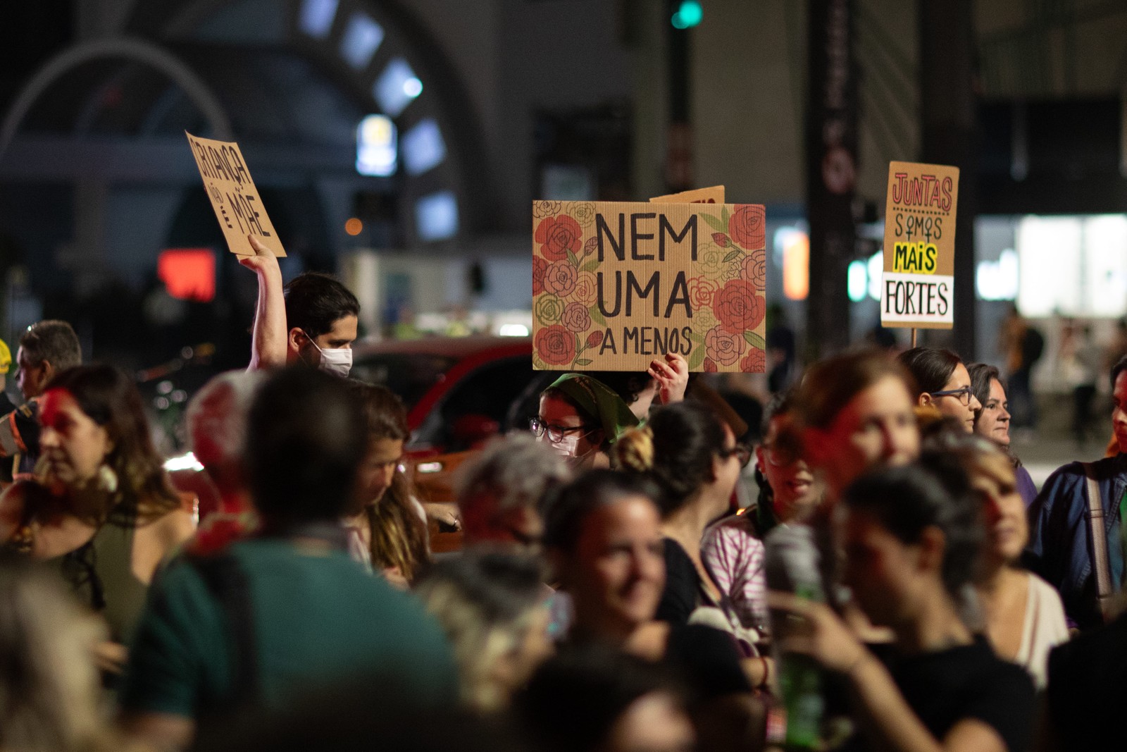 Manifestação na Av. Paulista contra o projeto de lei PL1904 que trata do aborto e esta sendo tramitada na Câmara do Deputados. — Foto: Edilson Dantas / O Globo