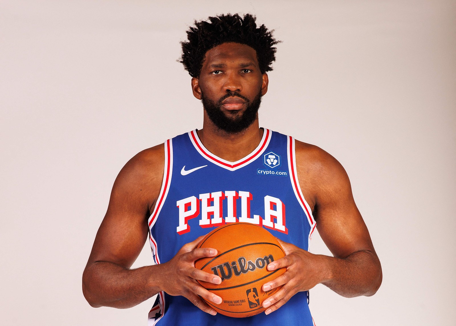 Joel Embiid, MVP da última temporada da NBA — Foto: Tim Nwachukwu / AFP