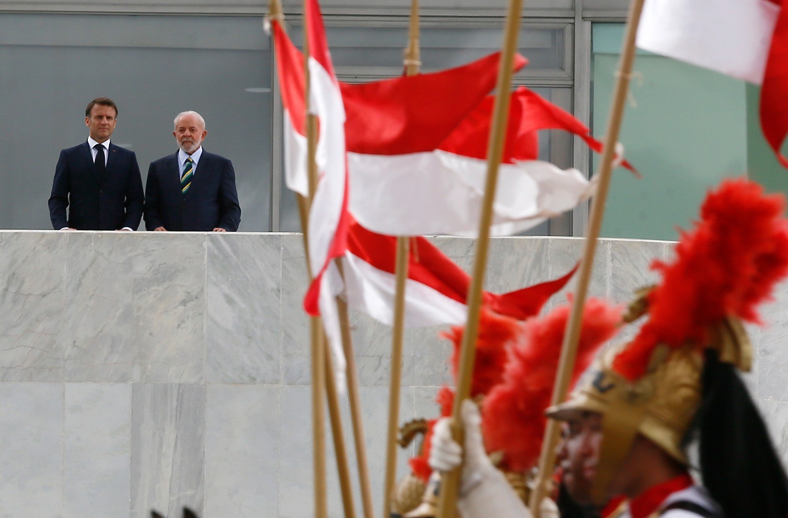 Lula e o presidente francês Emmanuel Macron no Palácio do Planalto, Brasília — Foto: Cristiano Mariz/Agência O Globo