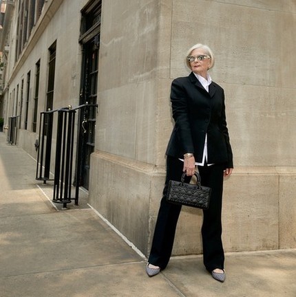 Lyn Slater, 71 anos, é modelo, professora universitária e comanda um blog sobre estilo e envelhecimento — Foto: Reprodução / Instagram