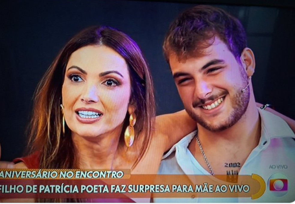 Patrícia Poeta com o filho, Felipe, no "Encontro" — Foto: Reprodução/Globo
