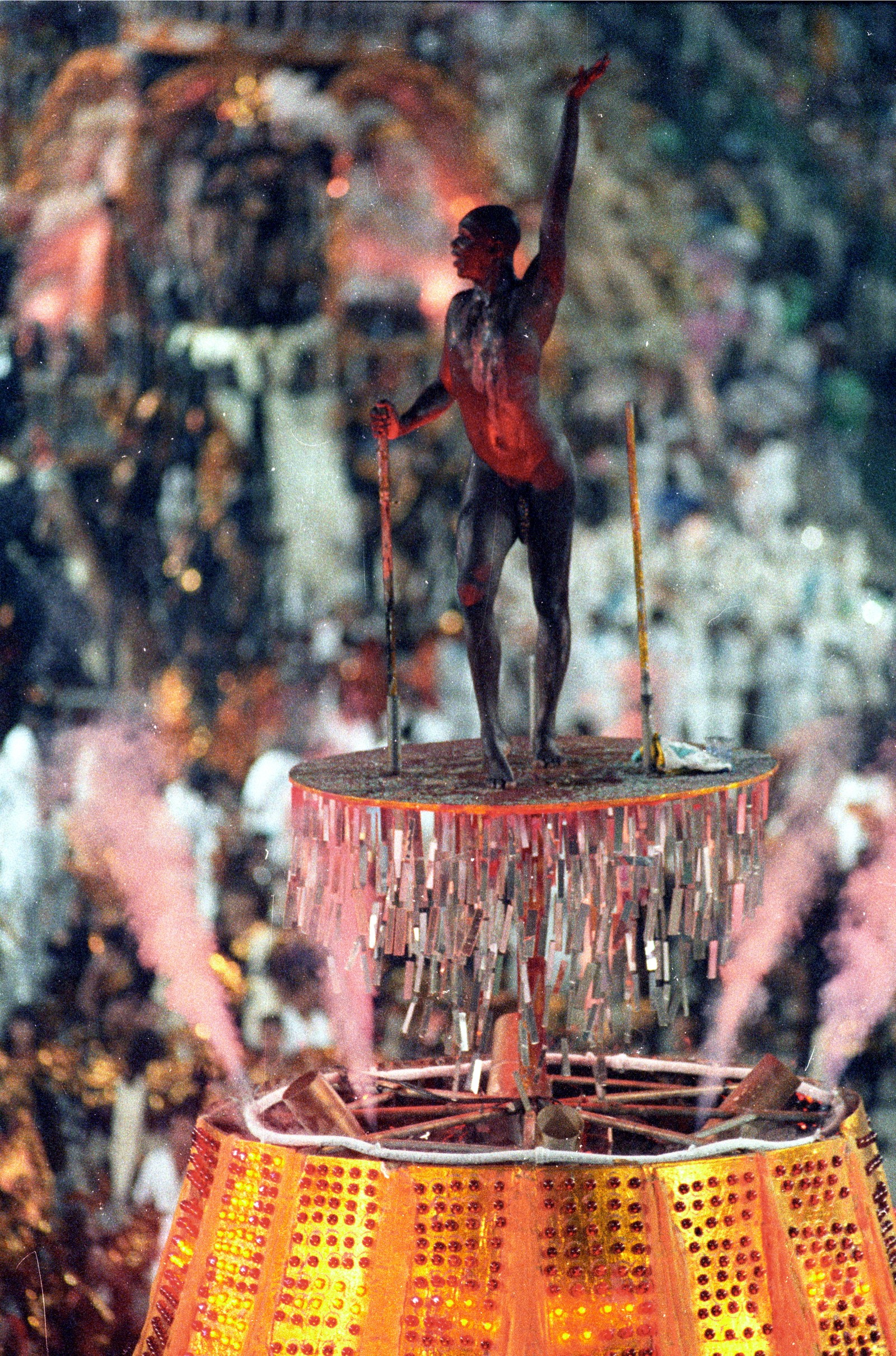 1990: Jorge Lafond com a genitália decorada — Foto: Leonardo Aversa