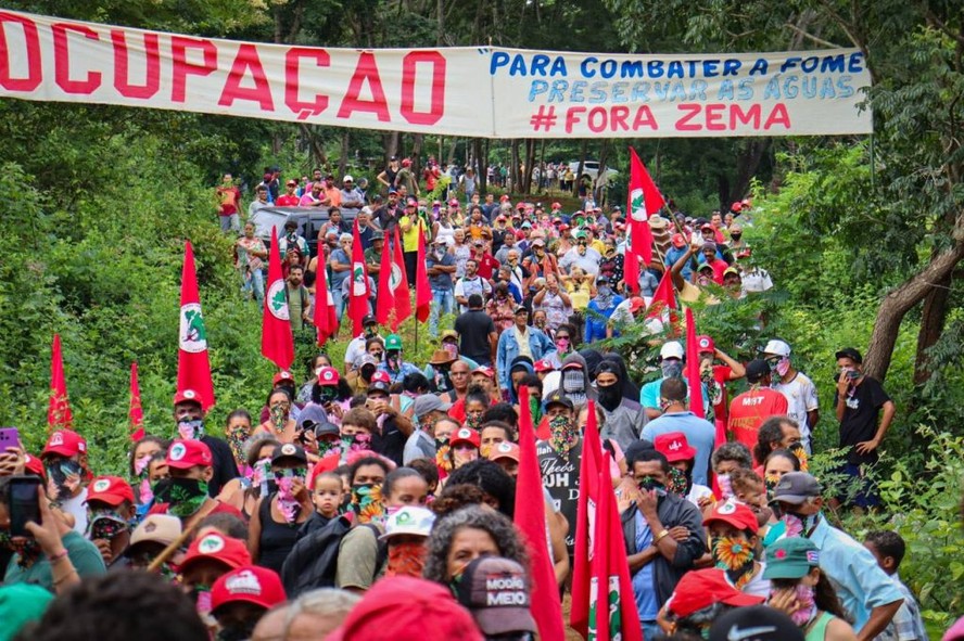 MST desocupa fazenda Aroeiras após acordo com o Incra, em Minas Gerais