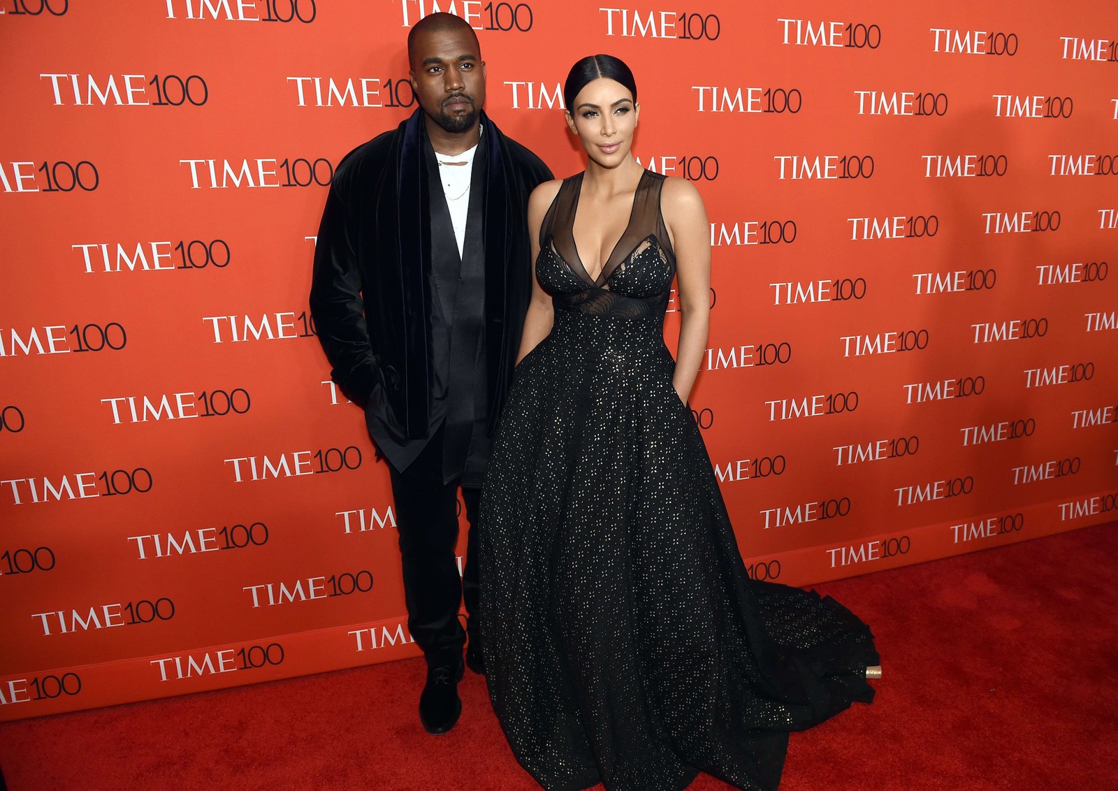 Kanye West e Kim Kardashian tiveram um término recheado de polêmicas, como o rapper pendindo para reatarem o relacionamento durante um de seus shows — Foto: TIMOTHY A. CLARY / AFP