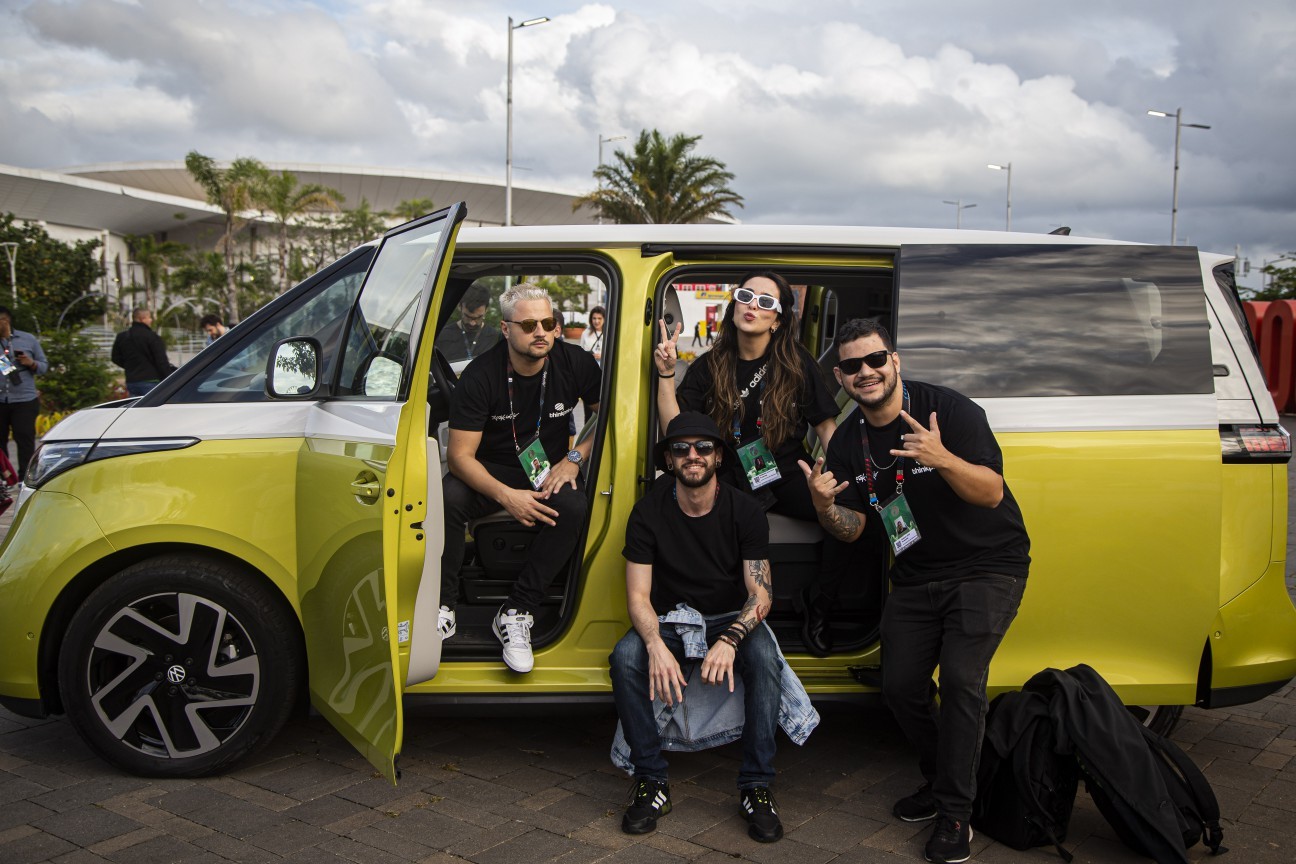 Kombi elétrica da Volkswagen foi apresentada pela primeira vez na América Latina no Rock in Rio — Foto: Hermes de Paula/Agência O Globo