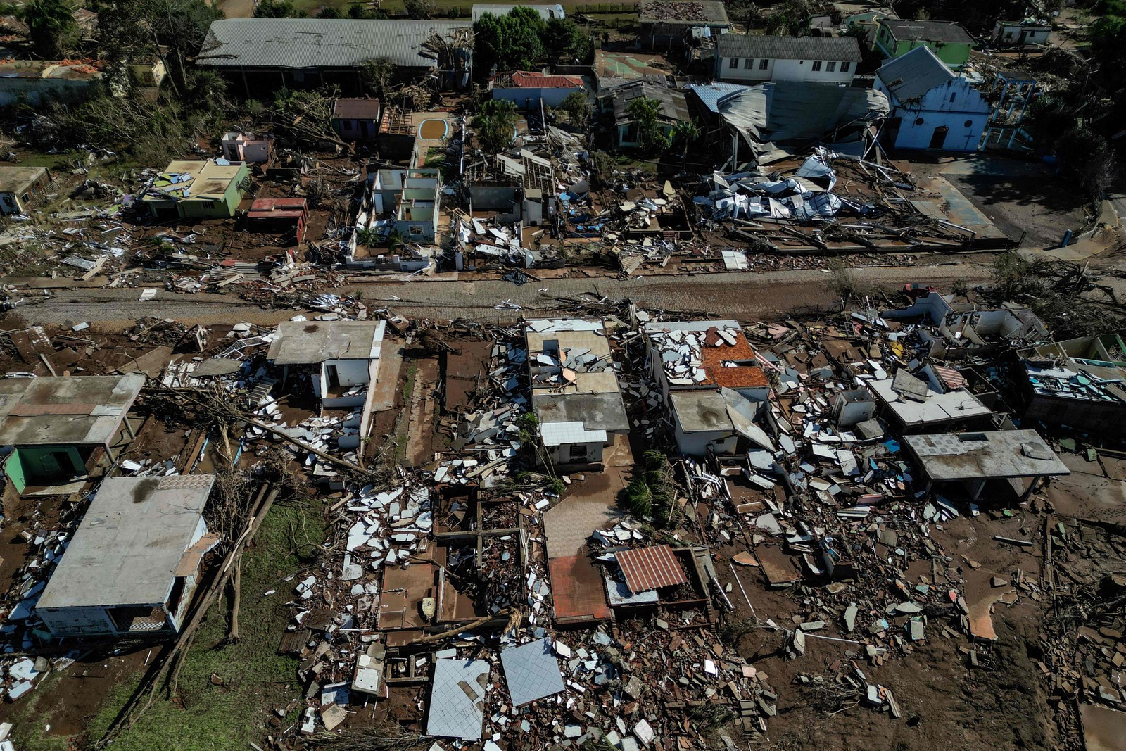 Vista aérea de Arroio do Meio, Rio Grande do Sul, Brasil, tirada em 15 de maio de 2024, após enchentes que devastaram a região. — Foto: Nelson ALMEIDA/AFP