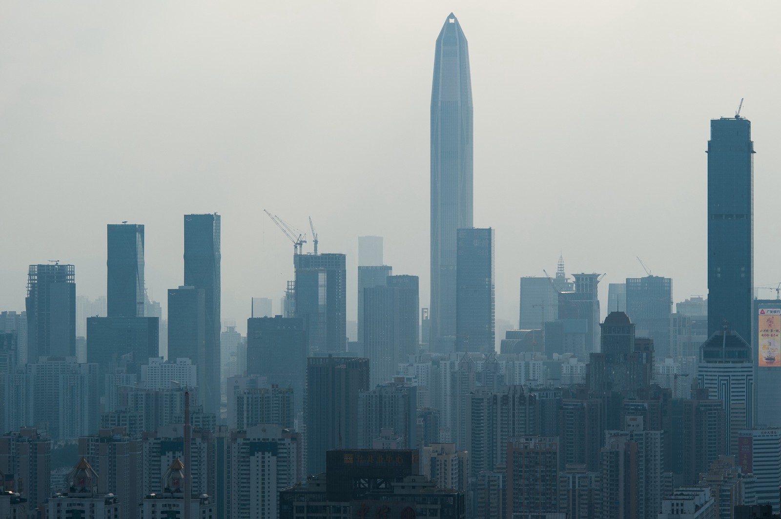 Ping An Finance Center - Shenzhen (China) - 2017 - 599,1 metros - 115 andares — Foto: BLANCHES / IMAGINECHINA / AFP