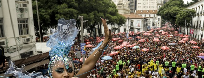 Lexa levou 150 mil pessoas ao Centro do Rio neste domingo — Foto: Gabriel de Paiva