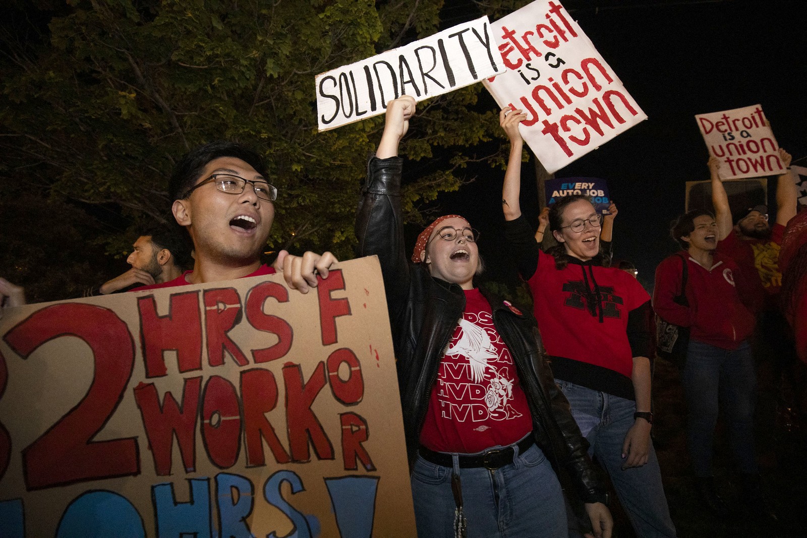 Esta é a primeira vez na história que o UAW convoca uma greve das três grandes montadoras ao mesmo tempo — Foto: BILL PUGLIANO/Getty Images via AFP