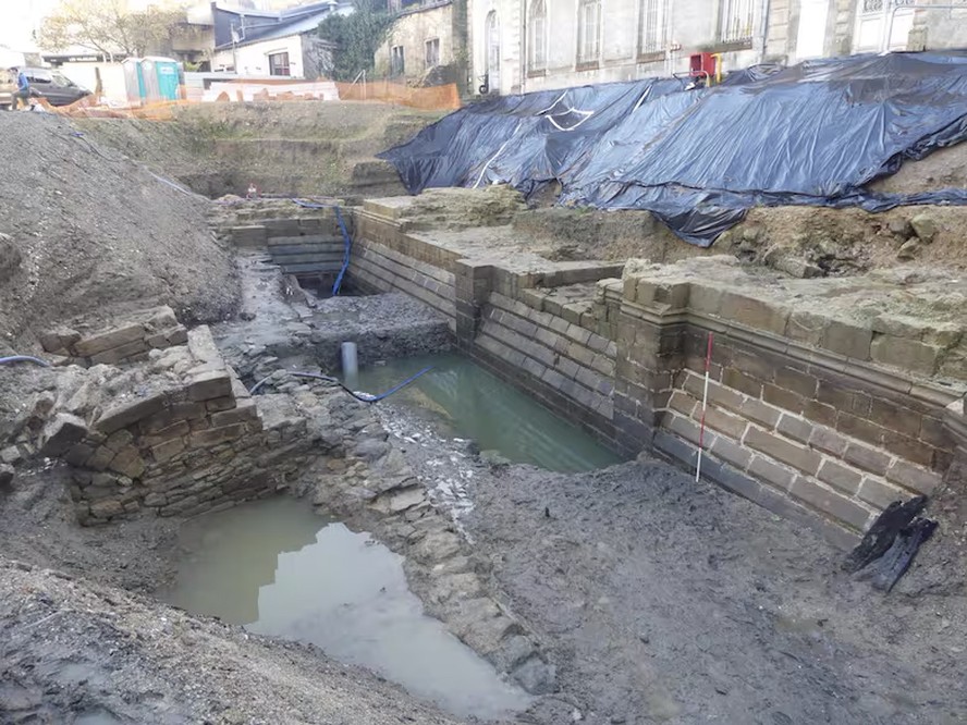 Castelo de l'Hermine, do século XIV, encontrado enterrado na cidade de Vannes, na França.