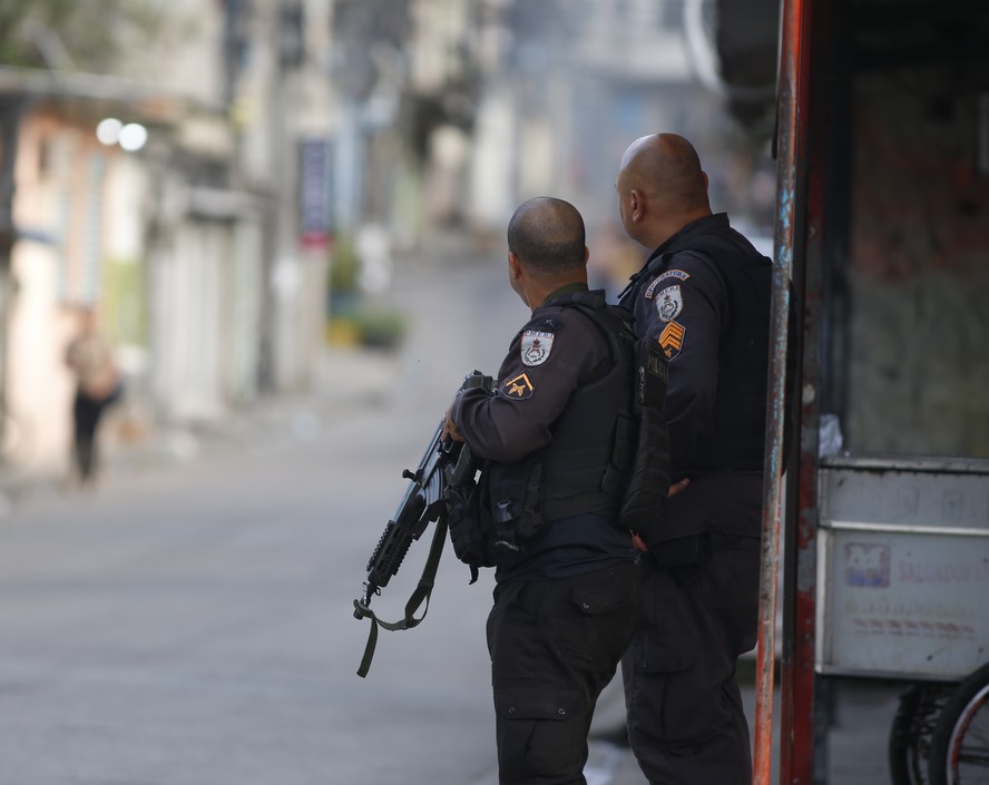 Policiais militares na operação nos complexos da Penha e do Alemão