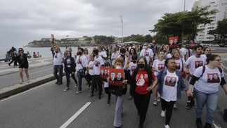 Manifestantes e familiares de Dom Phillips pede respostas sobre paradeiro do jornalista e do indigenista Bruno Pereira — Foto: Domingos Peixoto 