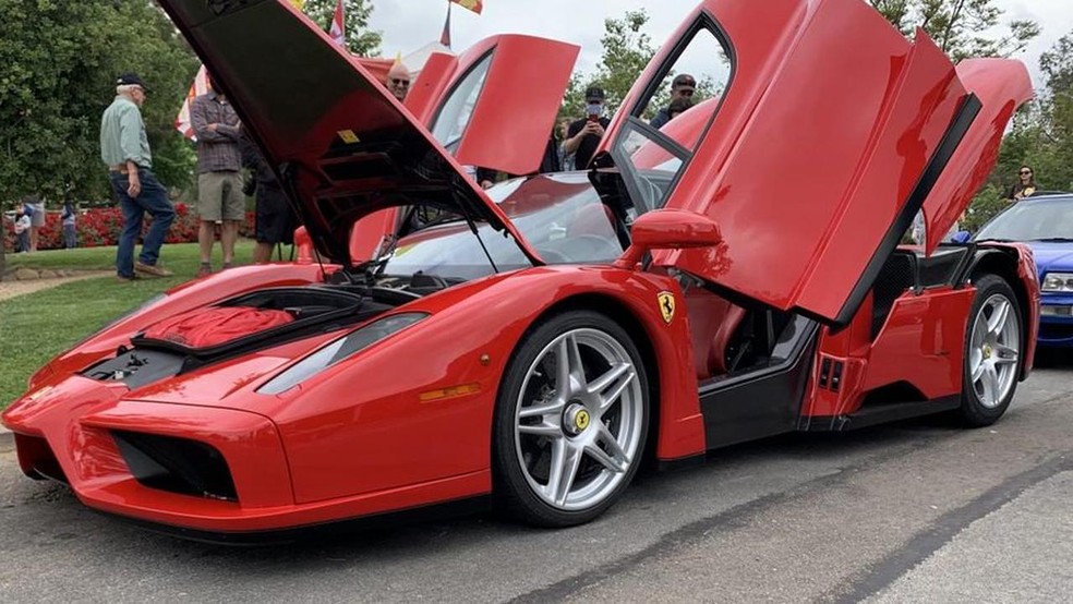 Ferrari Enzo: veículo que custou US$ 1 milhão precisou ser leiloado pelo ator Nicolas Cage — Foto: Reprodução