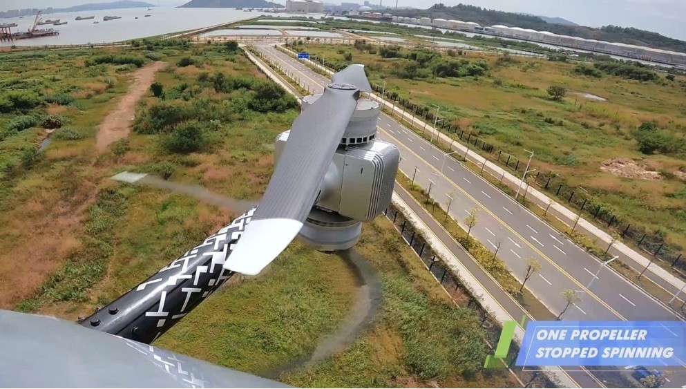 No teste, o modelo XPeng X3 com design e estrutura similar a de um drone fez pequenos deslocamentos de altitude — Foto: Divulgação/ XPENG AEROHT