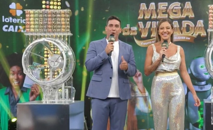 Sorteio da Mega da Virada foi apresentado por André Marques e Bárbara Coelho