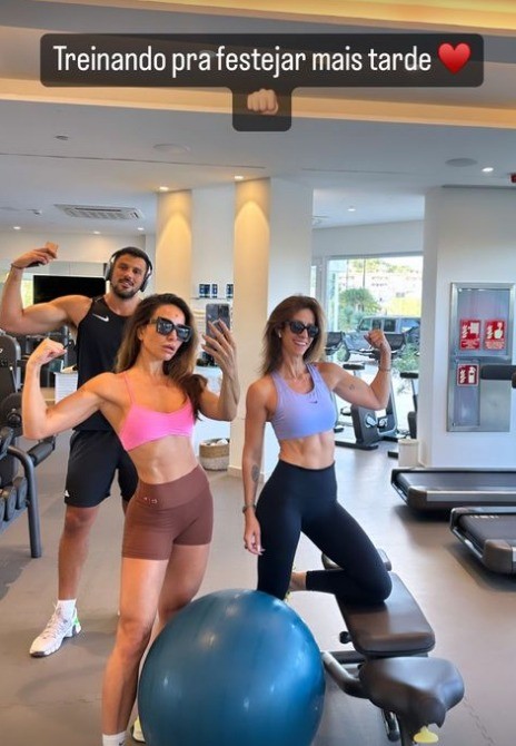 Madrinha de Ronaldo e Celina Locks, Sabrina Sato postou foto com legenda "Treinando para festejar mais tarde" — Foto: Reprodução