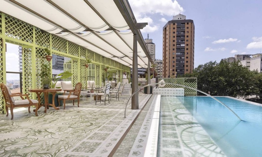 Piscina no terraço do Hotel Rosewood, na Cidade Matarazzo