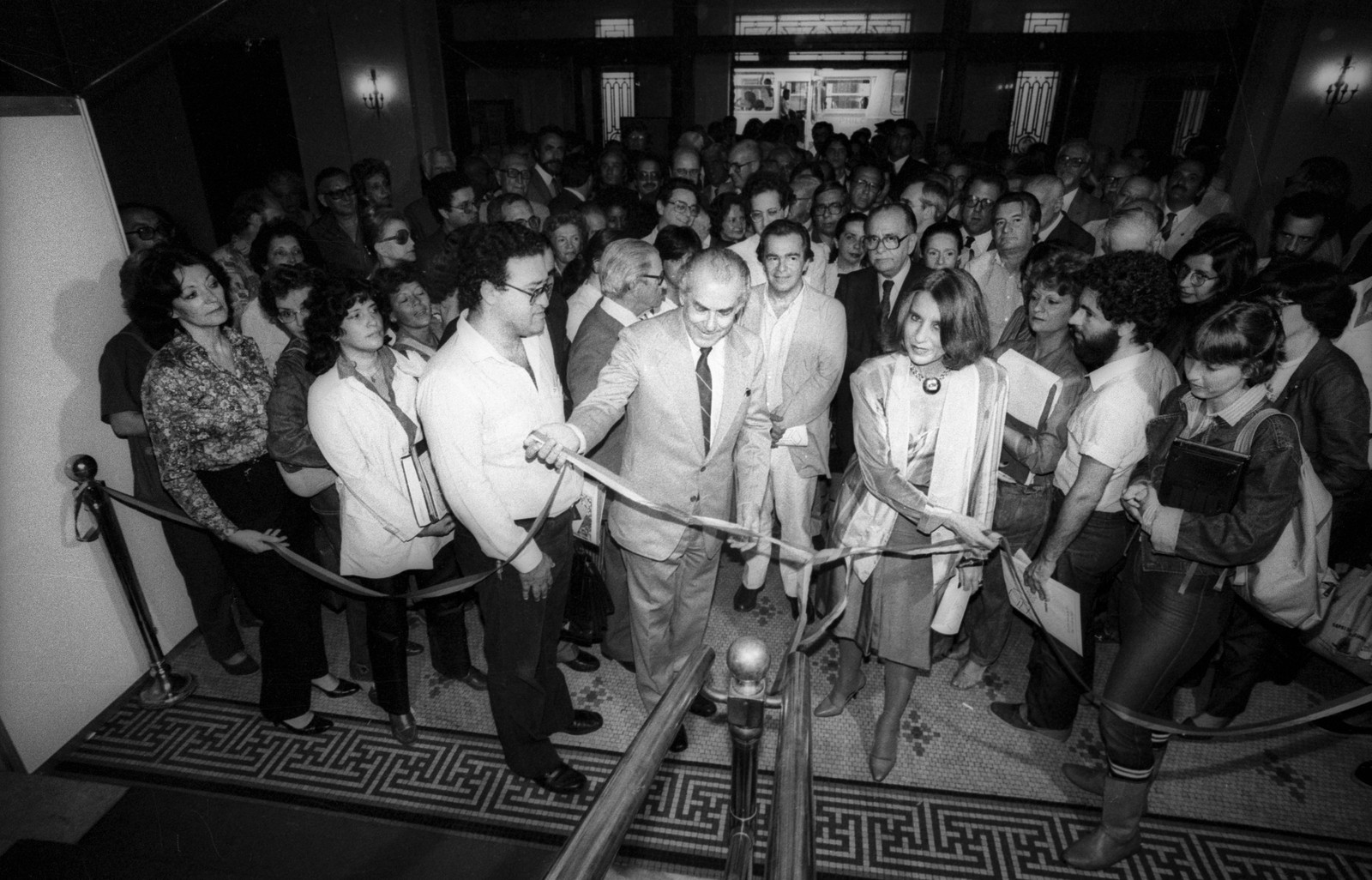 A primeira Bienal, no Copacabana Palace — Foto: Juscelino Sorrentino / Agência O Globo