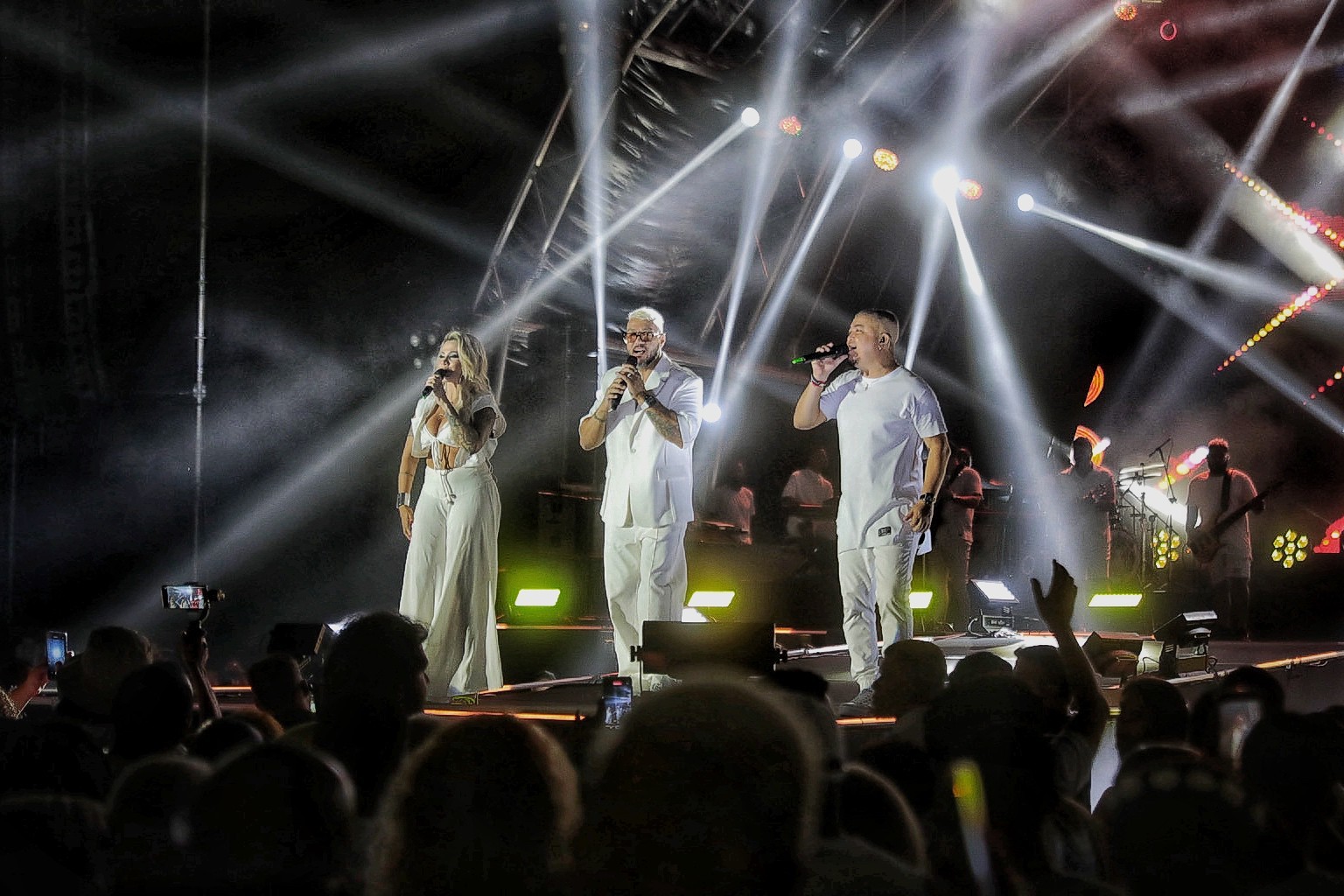 Belo em seu show no réveillon de Copacabana - Lucíola Villela / Divulgação Riotur