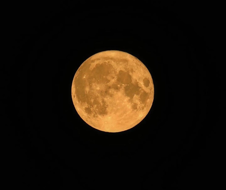 A 'Lua Fria' é a última Lua Cheia do ano e impressiona pela sua beleza no céu noturno