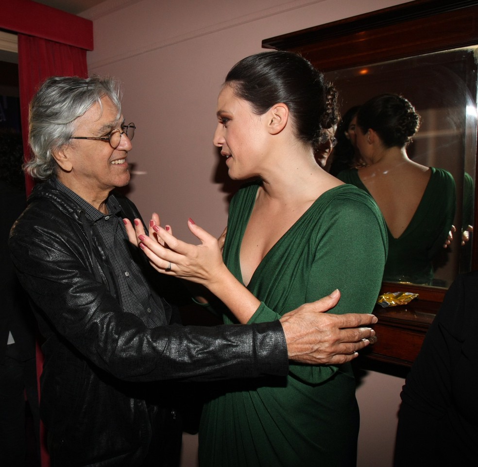 Caetano Veloso e Carminho no 24ª edição do Prêmio da Música Brasileira  — Foto: Marcos Ramos