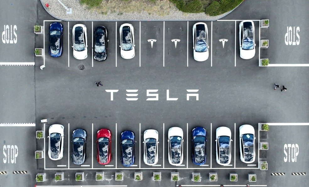 Carros da Tesla na fábrica em Fremont, na Califórnia — Foto: Bloomberg