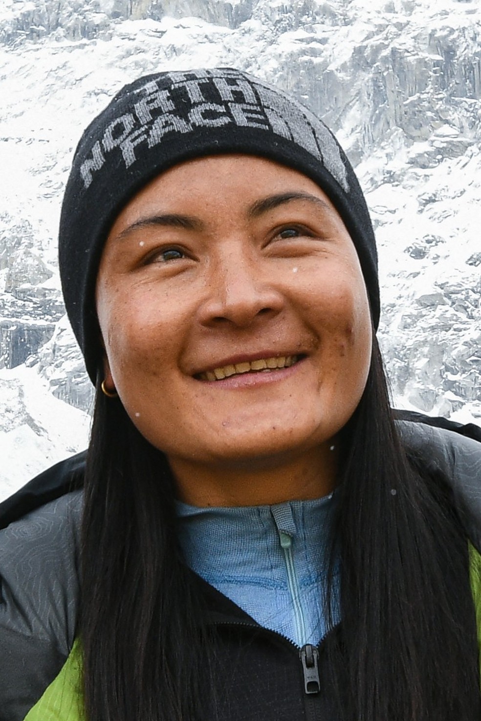 Nepalesa bate o recorde mundial de escalada mais rápida do Everest — Foto: PRAKASH MATHEMA/AFP